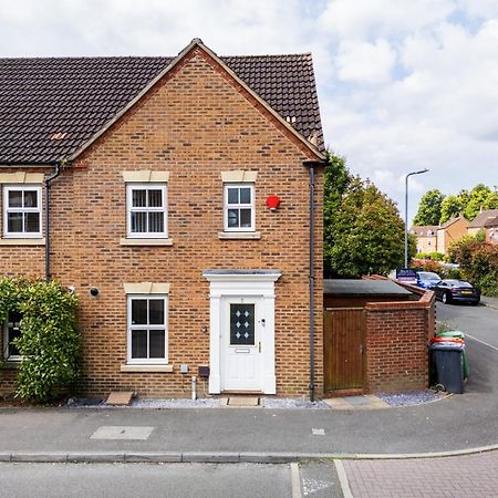 2 Tracy Avenue Villa Слау Екстериор снимка
