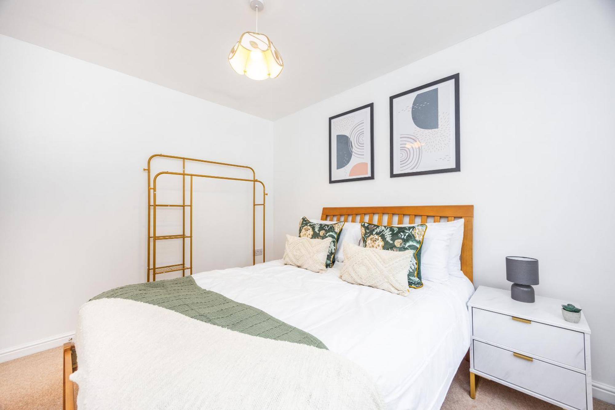 2 Tracy Avenue Villa Слау Екстериор снимка