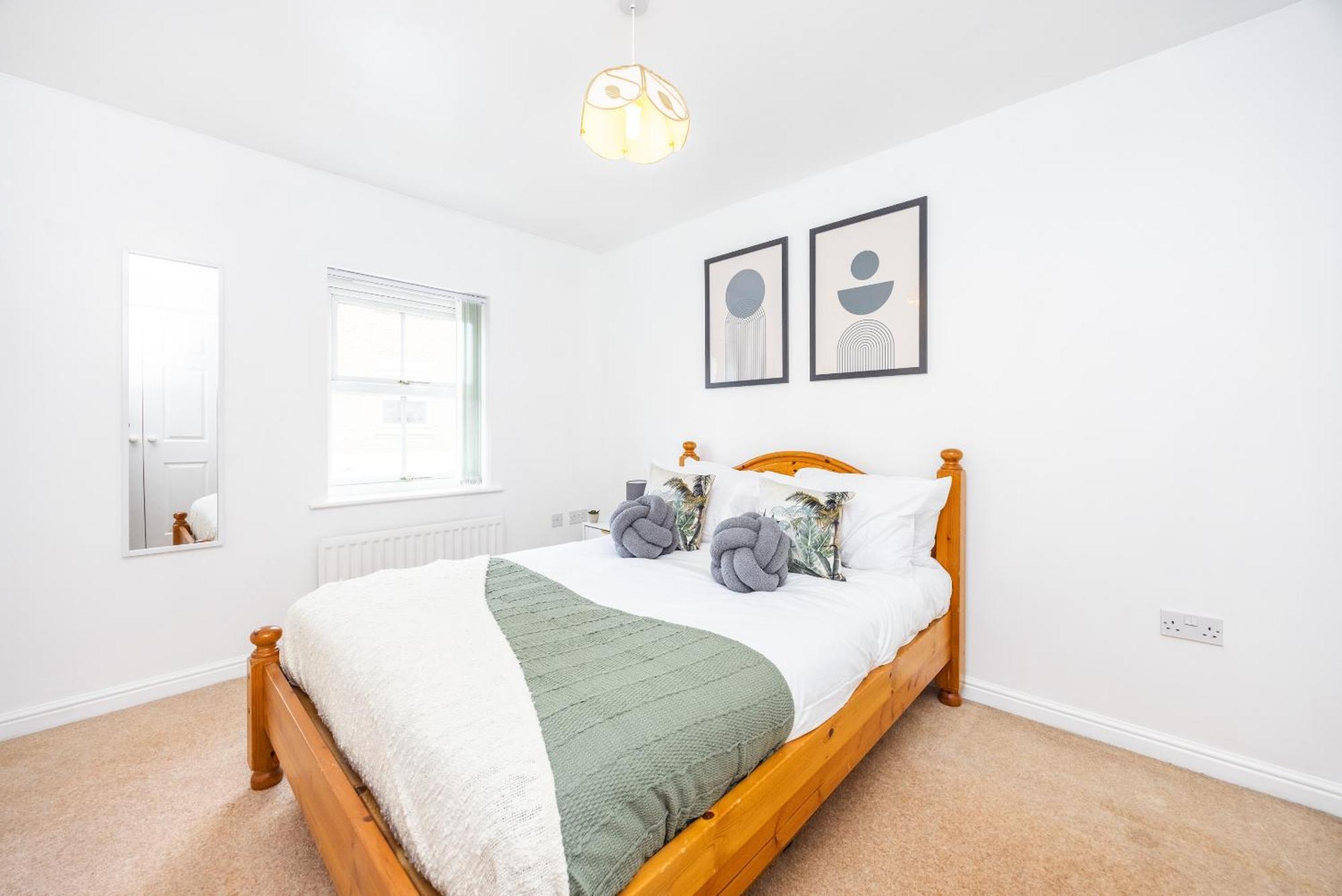 2 Tracy Avenue Villa Слау Екстериор снимка