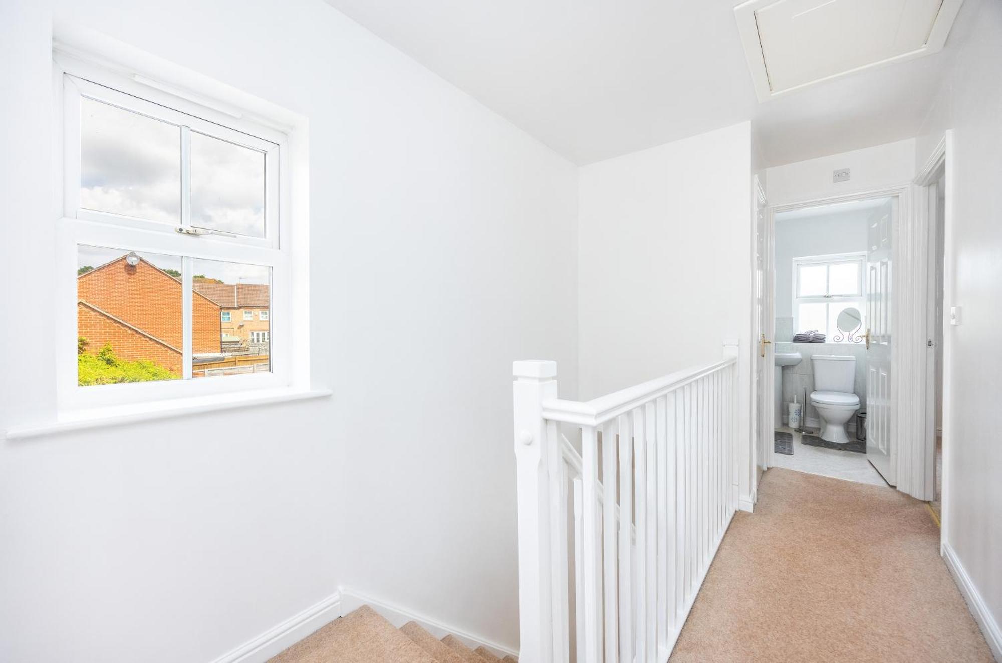 2 Tracy Avenue Villa Слау Екстериор снимка