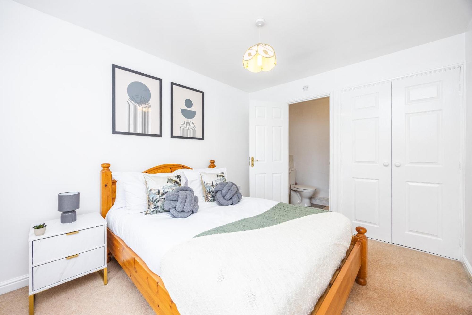 2 Tracy Avenue Villa Слау Екстериор снимка