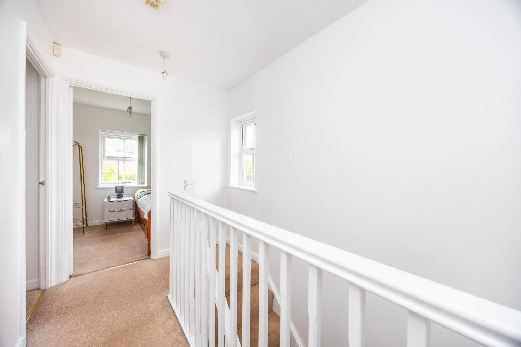 2 Tracy Avenue Villa Слау Екстериор снимка