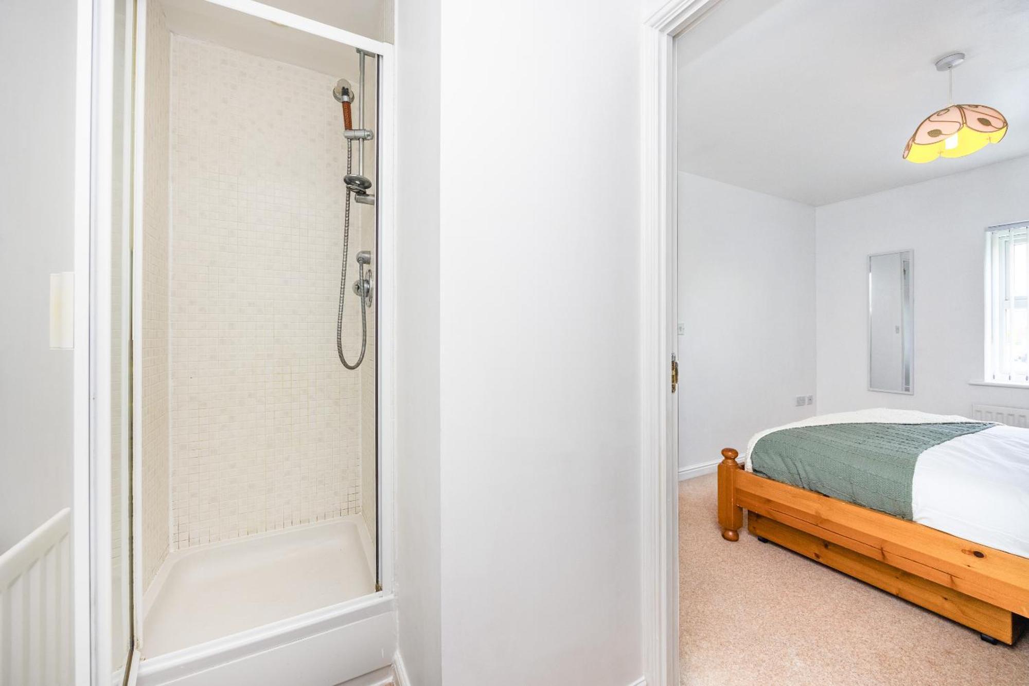 2 Tracy Avenue Villa Слау Екстериор снимка