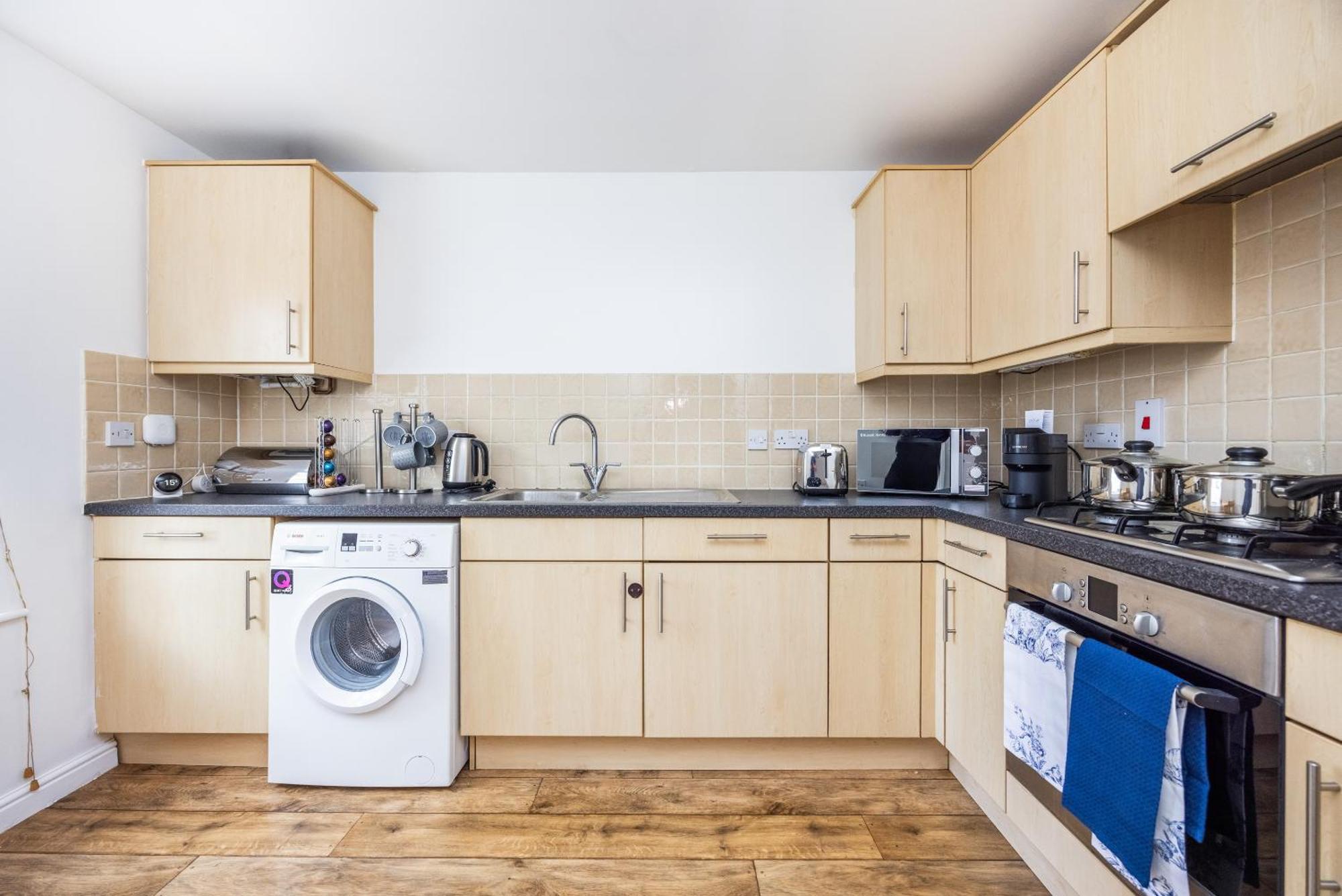 2 Tracy Avenue Villa Слау Екстериор снимка